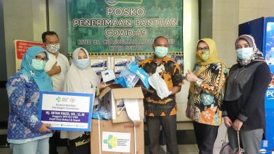 Intan Fauzi Serahkan Bantuan Alkes ke Rumah Sakit Depok dan Kota Bekasi