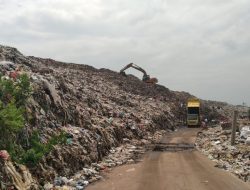 Tumpukan Sampah di TPA Burangkeng Sudah Overload