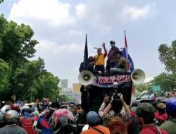 Orasi Wakil Wali Kota Bekasi di Hadapan Pendemo: Secara Moral Mas Tri dan Bang Pepen Mendukung Aksi Buruh