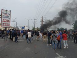 Ricuh Demo Mahasiswa di Bekasi, Polisi Ditimpuki Batu