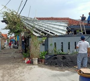 Ratusan Rumah Warga Ikut Rusak Akibat Bencana Angin Kencang di Bekasi