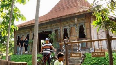 tempat pariwisata Rumah Joglo Puri Wedari di Kecamatan Tarumajaya, Bekasi.