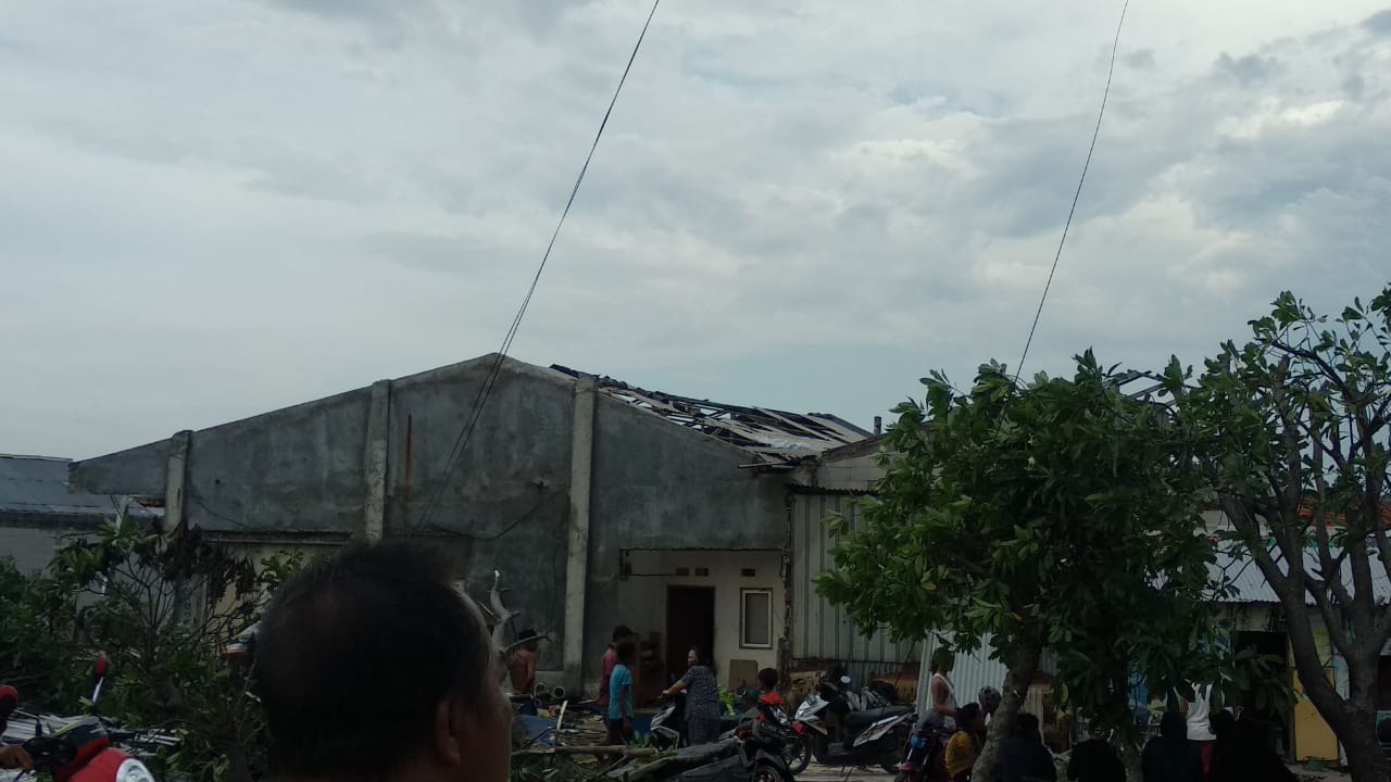 Kondisi Permukiman Warga Diterjang Angin Puting Beliung di Bekasi