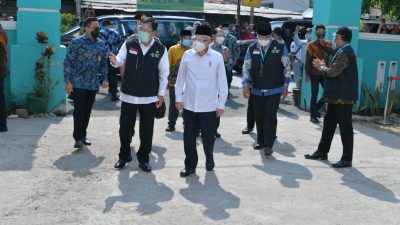 Wapres Sidak Data Penerima Vaksin Covid-19 di Puskesmas Cikarang, Desa Karang Asih, Kecamatan Cikarang Utara, Kabupaten Bekasi, Kamis (19/11/2020). Foto: Gobekasi.id