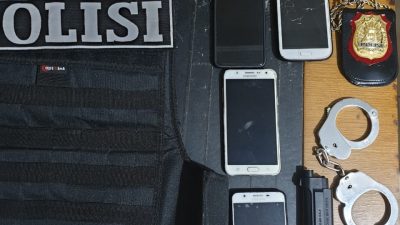Barang bukti yang disita dari tangan duo pelaku polisi gadungan. Foto: (Ist)