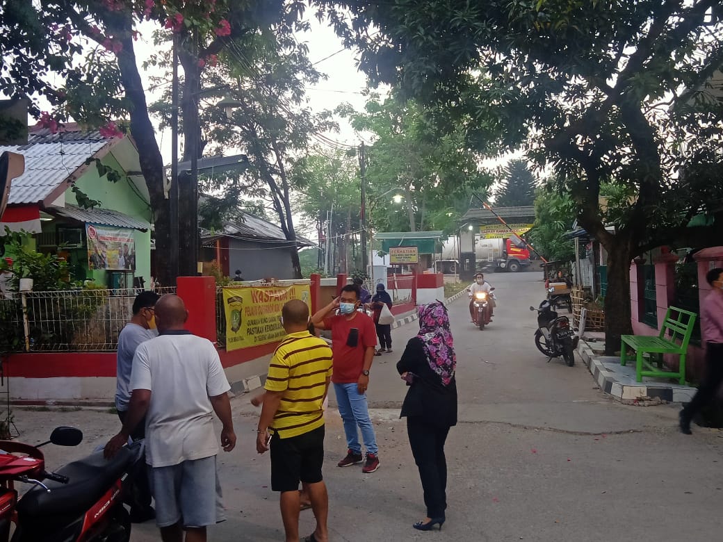 Polisi saat melakukan olah TKP Penjambretan Viral Tukang Sayur di Kelurahan Teluk Pucung, Kecamatan Bekasi Utara, Kota Bekasi. Foto: (Ist)