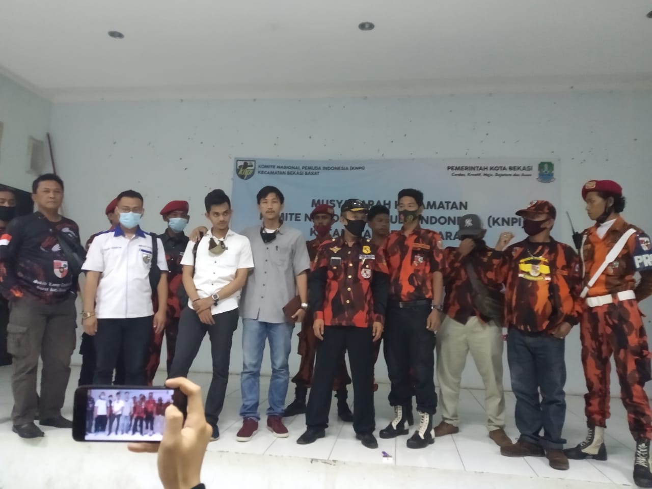 Sesi foto bersama usai terselenggaranya Muscam Bekasi Barat, Senin (7/12/2020). Foto: Gobekasi.id