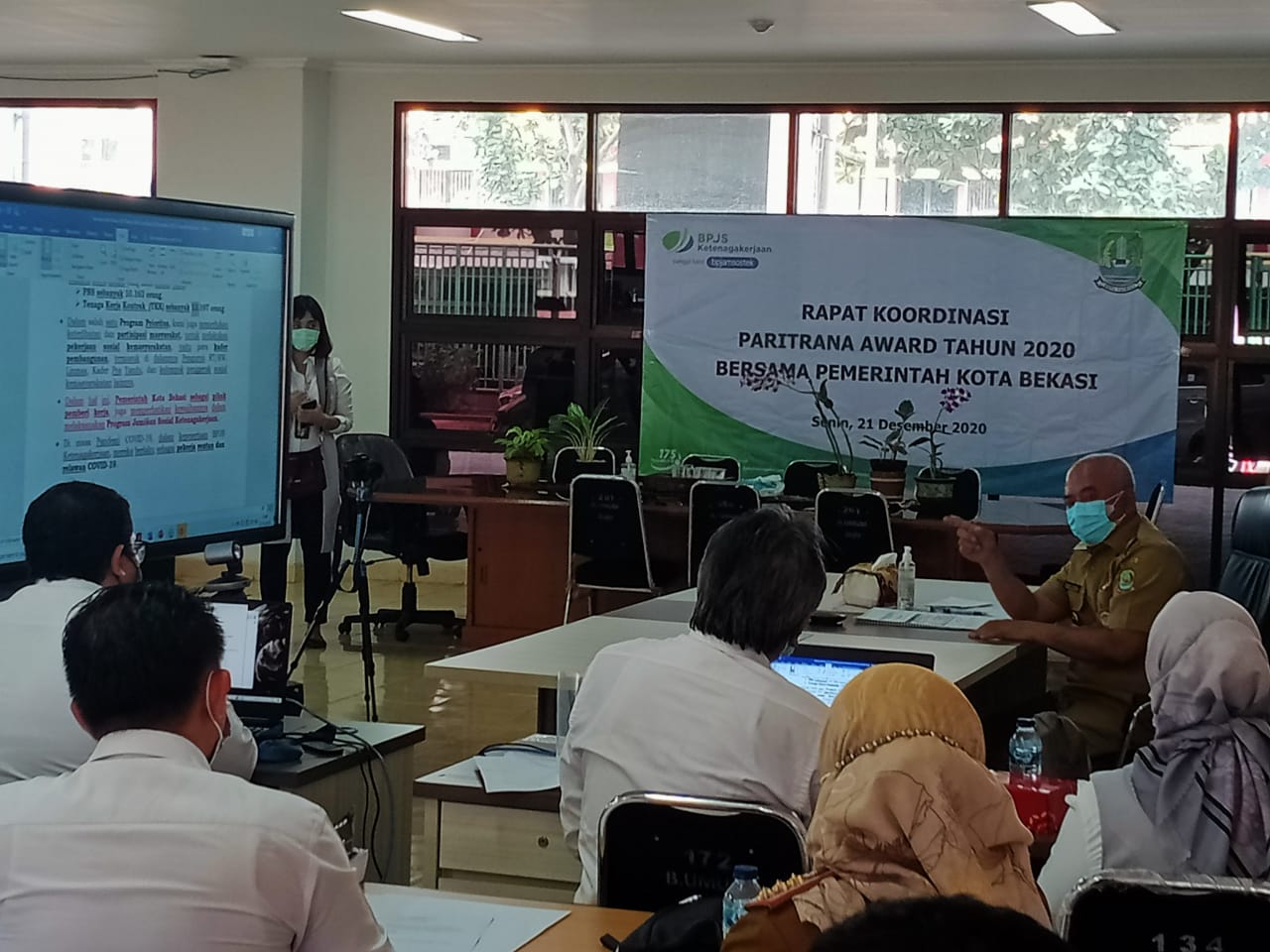 Wali Kota Bekasi Rahmat Effendi secara langsung mempresentasikan secara virtual sejumlah langkah Pemerintah Kota Bekasi dalam perlindungan ketenagakerjaan di Kota Bekasi