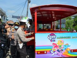 Kunjungi Kampung Tangguh Jaya, Kapolres Keliling Naik Odong-odong