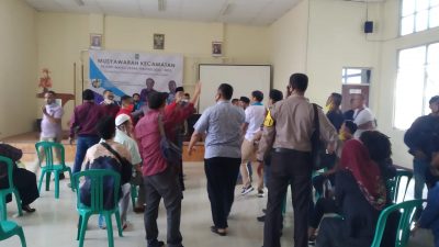 Kericuhan yang terjadi dalam acara Muscam KNPI Bekasi Utara, Jumat (4/12/2020). Foto: Gobekasi.id