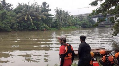 Perantau Tak Tahu Jalan, Begini Kronologis Pemotor Tercebur Kali Bekasi dan Hilang Tenggelam