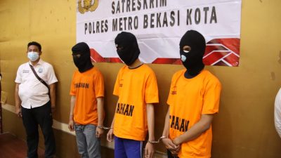 Tiga pelaku yang diamankan polisi. Foto: Gobekasi.id