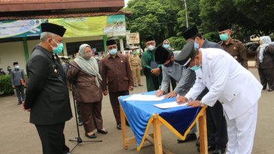 Pelantikan 27 pejabat esselon II-IV oleh Wali Kota Bekasi Rahmat Effendi di hari pertama masuk kerja Tahun 2021, Senin (4/1/2021). Foto: (Ist)