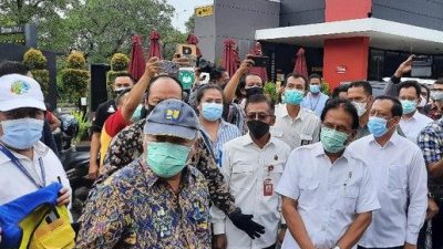 Menteri ATR/BPN Sofyan Djalil bersama Menteri PUPR Basuki Hadimuljono saat mengunjungi Kawasan perumahan Grand Kota Bintang Bekasi, Rabu (27/1/2021). Foto: (Ist)