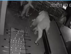 Viral, Dua Pria Pekerja Hotel Batiqa Dikeroyok Tamunya