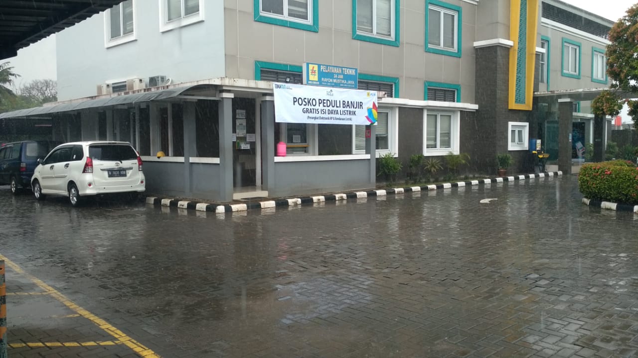 Posko banjir di wilayah PLN UP3 Bekasi. Foto: (Ist)