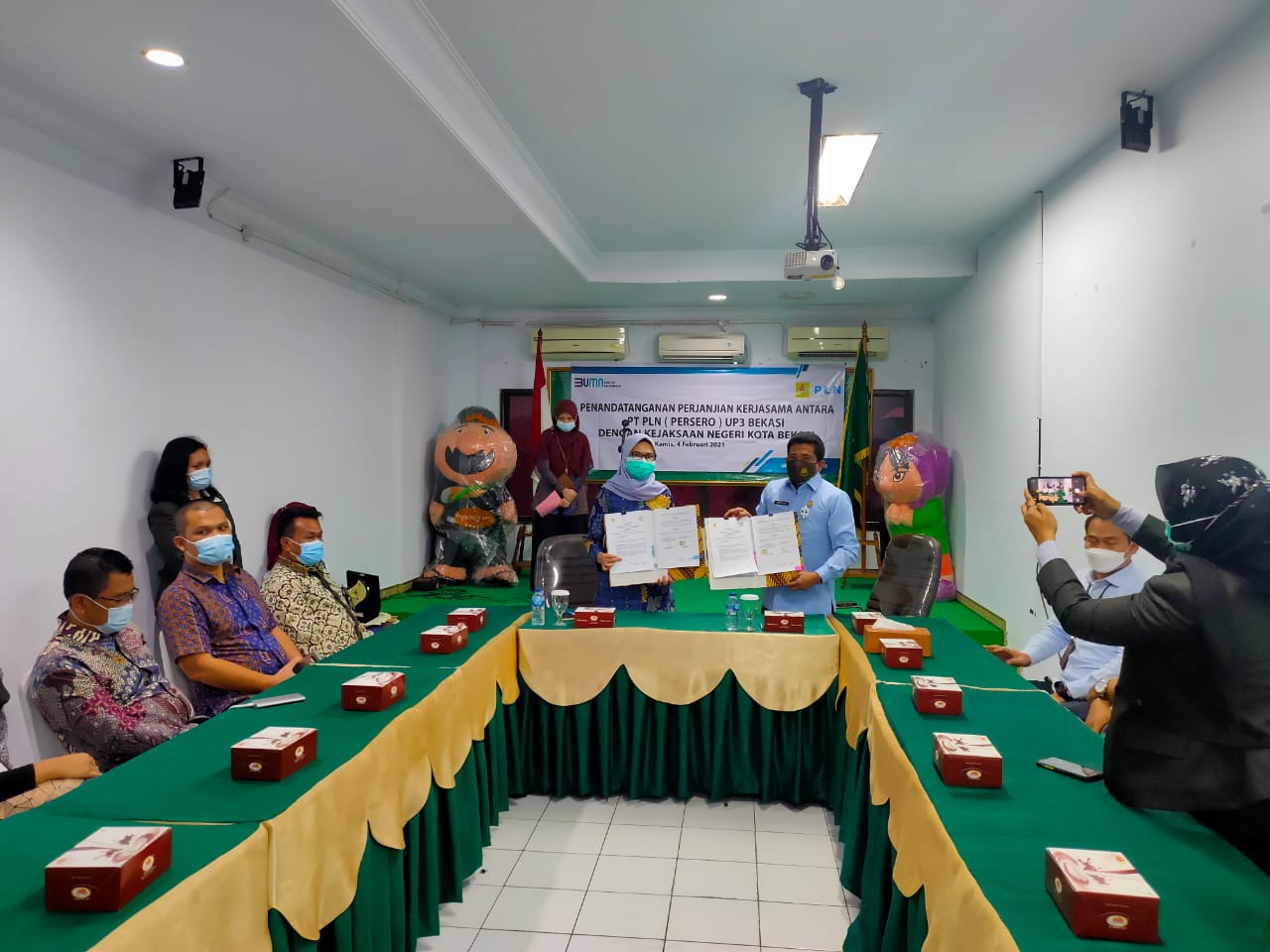 Penandatanganan MuU Kerjasama PLN UP3 Bekasi dengan Kejaksaan Negeri Kota Bekasi, Kamis (4/2/2021). Foto: (Ist)