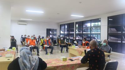 Wali Kota Bekasi Rahmat Effendi memimpin rapat bersama BPBD Kota Bekasi soal penanganan banjir. Foto: (Ist)