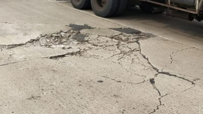 Kondisi Jalan tol Jakarta-Cikampek rusak. Foto: (Ist)