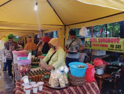 Wah… Ada Pasar Kue Chandrabaga di Teluk Buyung