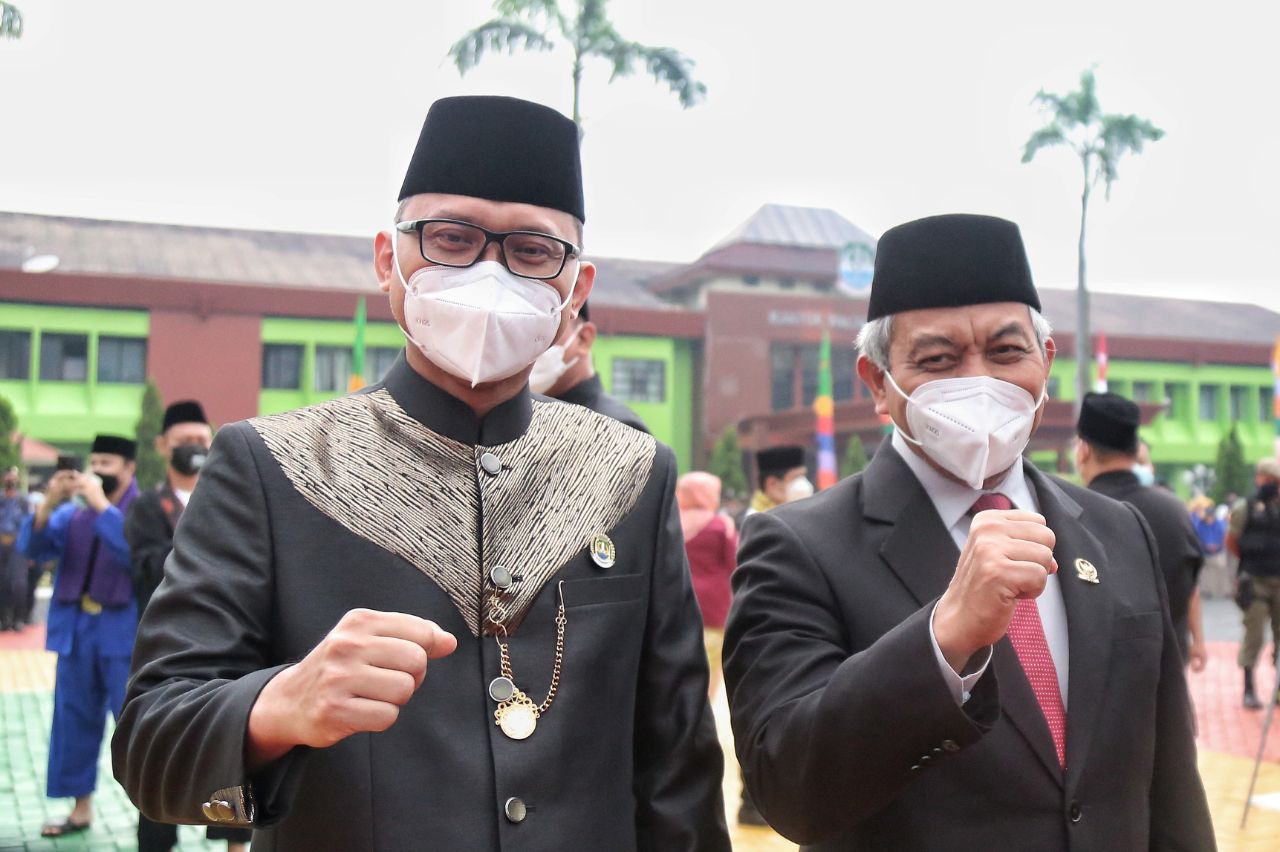 Presiden PKS Ahmad Syaiku bersama Ketua DPRD Kota Bekasi Choiruman J Putro. Foto: (Ist)