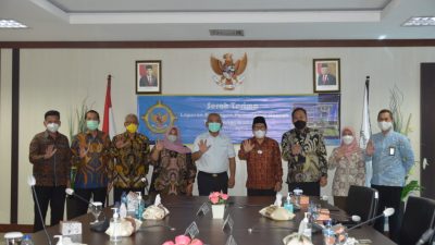 Penyerahan Laporan keuangan Pemkot Bekasi Tahun 2020 ke BPK RI Perwakilan Jawa Barat, Jumat (19/3/2021). Foto: Dok.humas