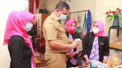 Persemian galeri UMKM IPEMI Kota Bekasi diresmikan Wakil Wali Kota Bekasi Tri Adhianto.