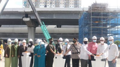 Wali Kota Bekasi Rahmat Effendi bersama dengan jajaran pimpinan PT. Kilap Propertindo meresmikan ground breaking pembangunan Sky Brigde Revo Town, Selasa (9/3/2021). Foto: Dok.Humas