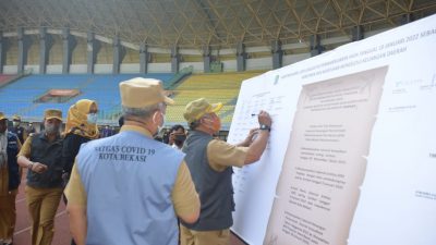 Penandatangan Komitmen LKPD Un Auditied Tahun 2021 oleh Kepala OPD Kota Bekasi dan Wali Kota Bekasi, Senin (22/3/2021). Foto: dok.humas