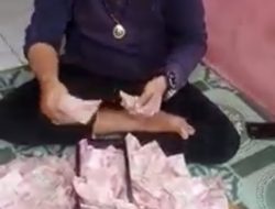 Viral Video Penggandaan Uang oleh Pria Gondrong di Bekasi