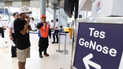 Pemeriksaan tes ge nose di stasiun kereta api. Foto: (Ist)