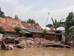 55 Rusak Pascabanjir Jebolnya Tanggul Kali Citarum Mulai Diperbaiki