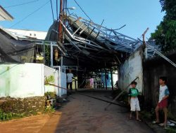 Angin Puting Beliung Sapu 12 Rumah di Bekasi