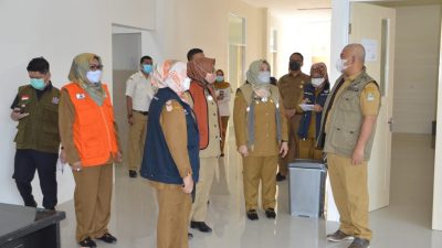 Wali Kota Bekasi dan jajaran meninjau Puskesmas baru Medan Satria