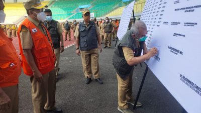 Penandatanganan komitem LKPD Tahun 2021 oleh Kepala Sekolah