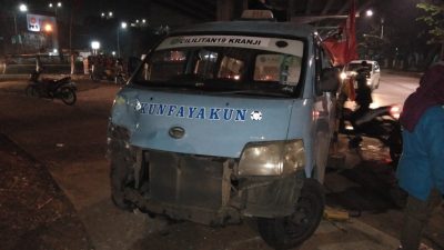Angkot jurusan Kranji-Cililitan yang menabrak pejalan kaki