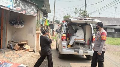 Satgas Covid-19 Kabupaten Bekasi melakukan lockdown di Kmapung Pasir Rindu