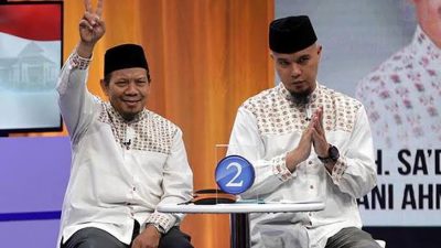 Sa'duddin Mantan Bupati Bekasi (Kiri)