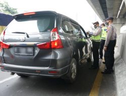 Hari Pertama Peniadaan Mudik, Jasa Marga Catat 648 Kendaraan Dikeluarkan ke GT Cikarang Barat 3 dan GT Karawang Barat 1