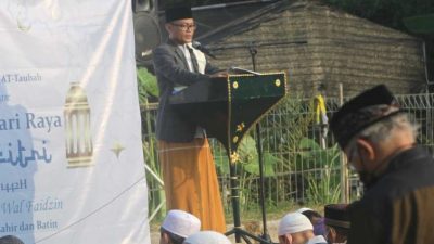 Ketua DPRD Kota Bekasi Chairoman J Putro memberikan khutbah Idul Fitri 2021