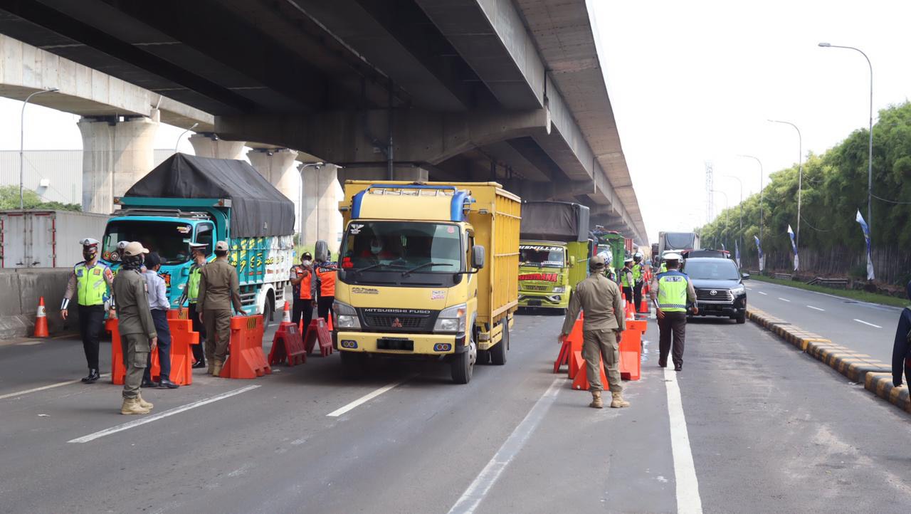 Penyekatan kendaraan mudik di Tol Jakarta-Cikampek. Gobekasi.id