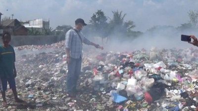 Sosok bayi ditemukan pemulung saat mencari sampah. Foto: Ist/Gobekasi.id