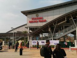 Polisi Jaga Ketat Stasiun dan Kantor Wali Kota Bekasi Jelang Aksi BEM SI