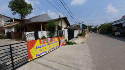 Satuan Tugas (Satgas) Penanganan Covid-19 Kabupaten Bekasi menerapkan lockdown secara mikro di Perumahan Villa Mutiara Gading 1, Desa Setia Asih, Kecamatan Tarumajaya.