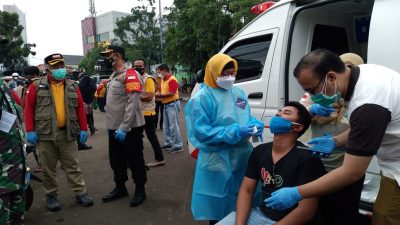 Wali Kota Pantau Swab PCR Gratis di Jalan Ir.H Juanda