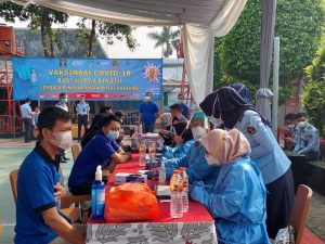 Proses screening napi Lapas Kelas IIA Bekasi untuk dilakukan vaksinasi covid, Selasa (19/7/2021). Foto: Gobekasi.id