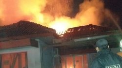 Kantor Pos di Kampung Pilar Asih kebakaran. Foto: Ist