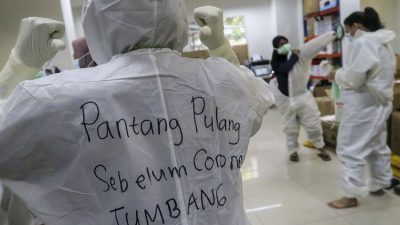 petugas penanganan covid-19