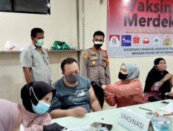 Selain Disuntik Vaksin di BCP, Warga Juga Dapat 5 Kg Beras dari Kapolsek