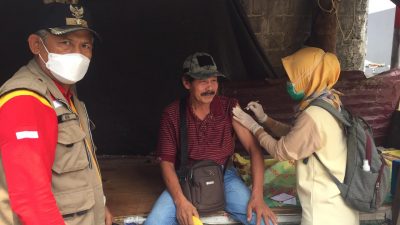 Pemkot Bekasi jemput bola vaksinasi warga ke rumah-rumah. Foto: Gobekasi.id